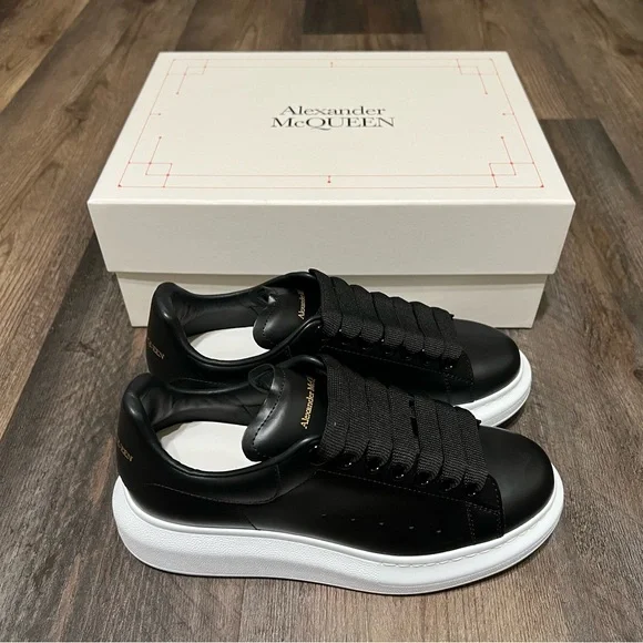 Alexander McQueen Oversized Sneaker - Picture 4 of 6